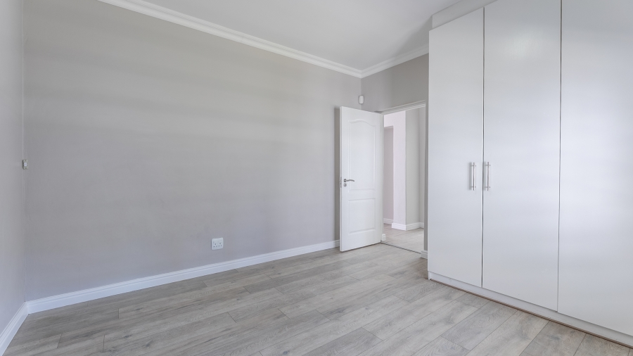 To Let 4 Bedroom Property for Rent in Bloubergstrand Western Cape